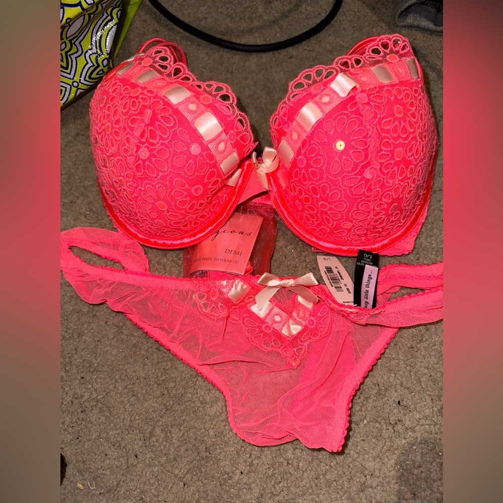 NWT Matching Victoria’s Secret Bra and Thong Set